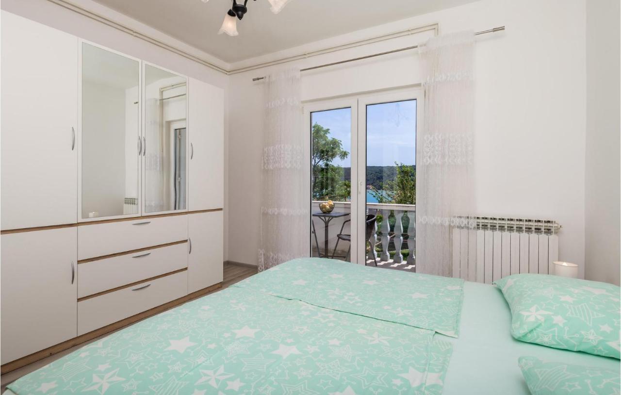 1 Bedroom Amazing Apartment In Kampor Buitenkant foto